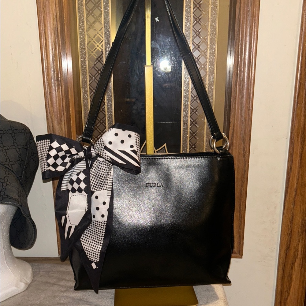 Furla Vintage Black Leather Bag - Picture 4 of 16
